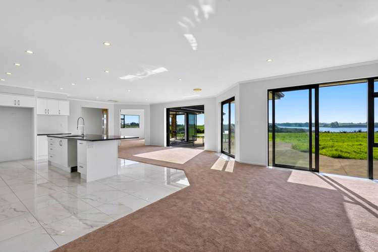251, 256, 265 Glenbrook Beach Road Glenbrook_19