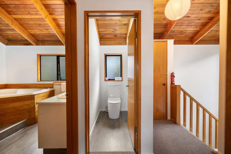 12a Arawata Terrace Fernhill/Sunshine Bay_15