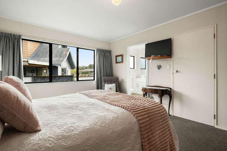 20 Essendon Court Glenview_9