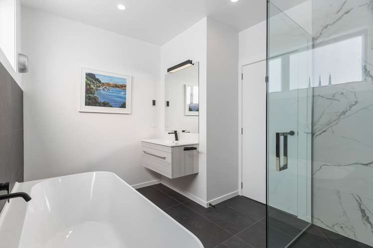 61 Queen Charlotte Drive Aotea_23