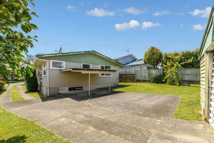 10 Matua Road Matua_11