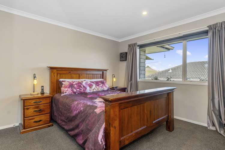 240 Ballintoy Park Drive Welcome Bay_10