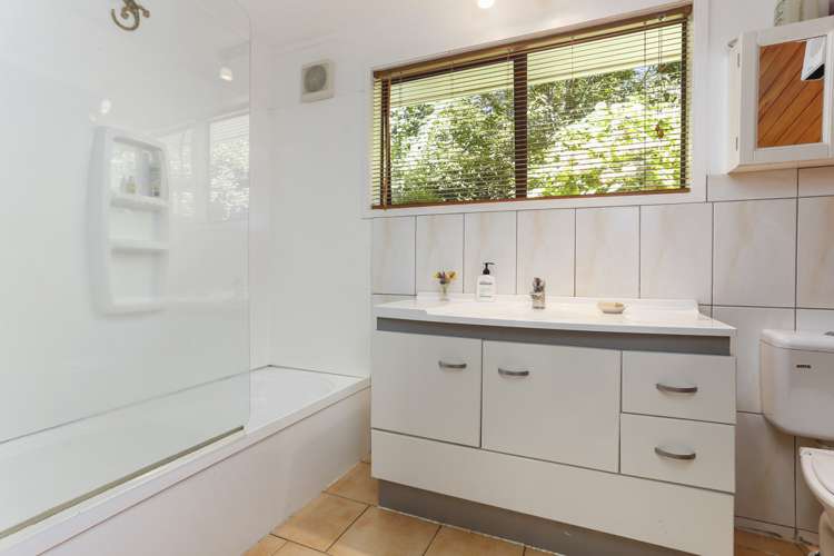 4 York Road Titirangi_14