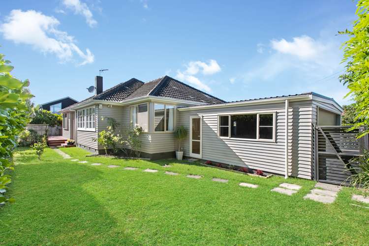 216a Riverside Avenue Point England_0