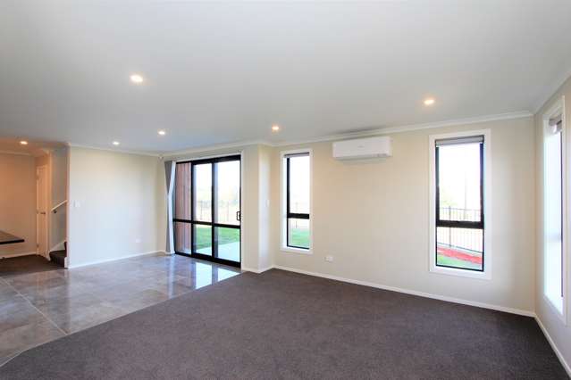 1/44 Cabourne Drive Glenview_2