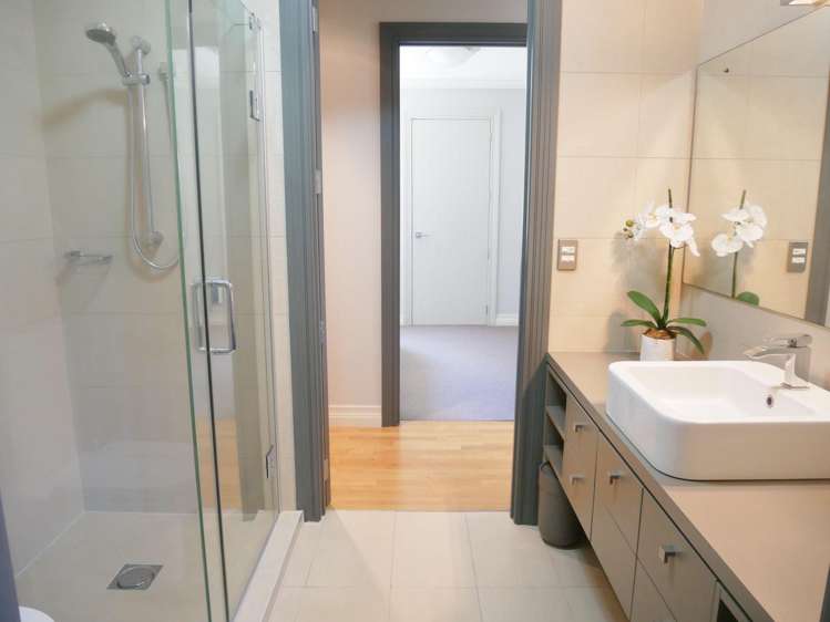 543 Harewood Rd Harewood_10