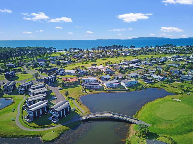 102 The Fairway Matarangi_14