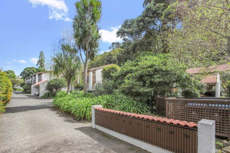 2/123 Owens Road_0