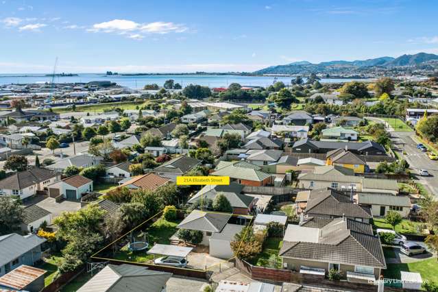 Low-Maintenance Living in a Prime Location!