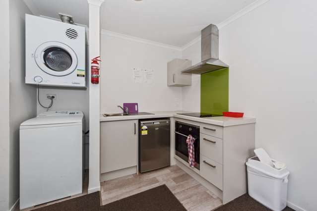 2/167 Knighton Road Hillcrest_3