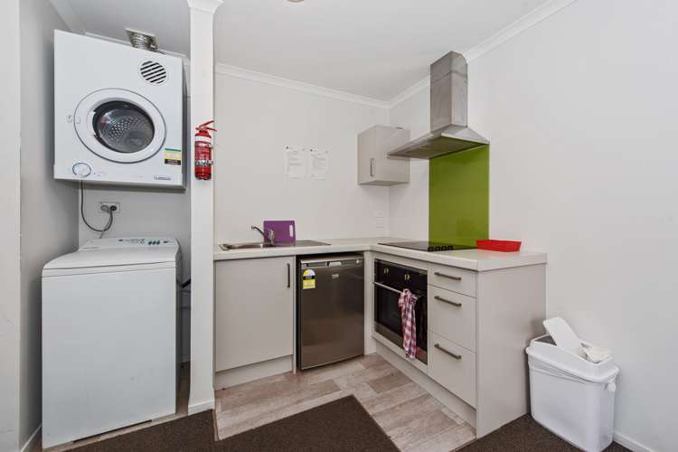 2/167 Knighton Road Hillcrest_2