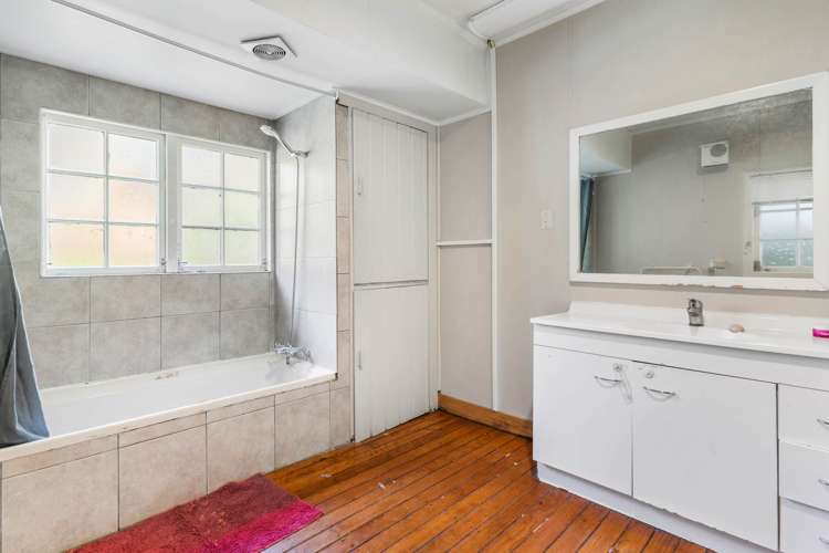 22 Young Crescent Drury_12