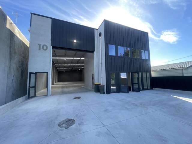 High-quality tilt slab Freehold opportunity