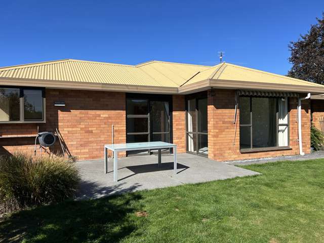 Peaceful 2 bedroom North facing townhouse