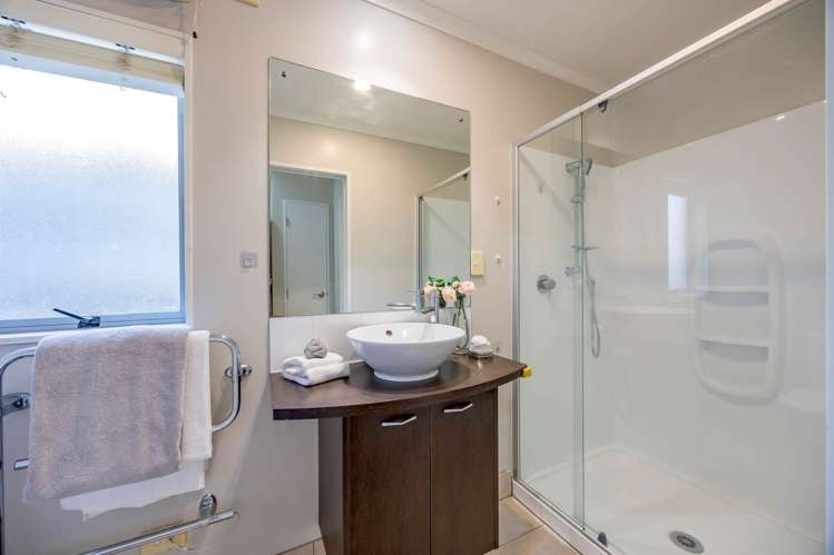 5 Mary Forgham Drive Greenhithe_19
