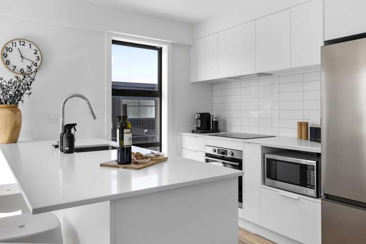 2/15 and 12/15 Keehan Drive Hilltop_6