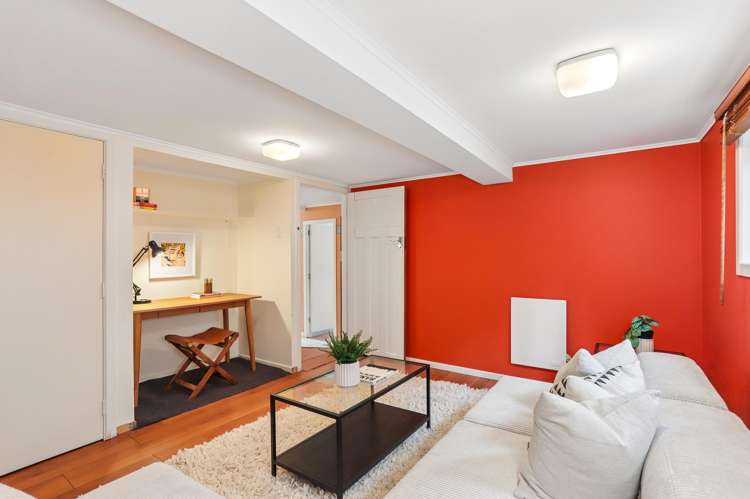562 Scenic Drive Waiatarua_12