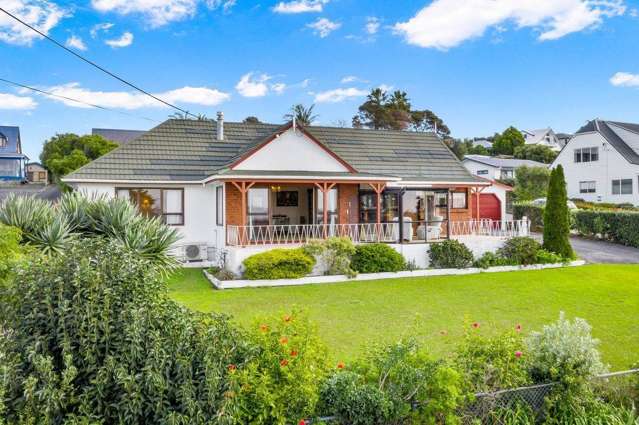 1970s Coastal Gem–Sea Views, Full Site, Potential!
