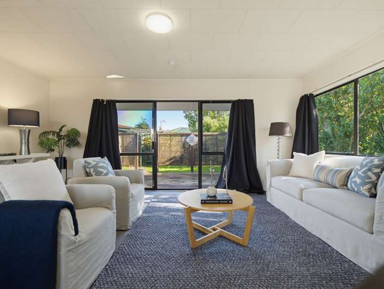 1100A Cunningham Crescent Mayfair_0