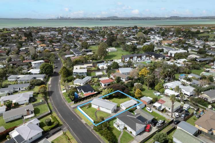 8 Brennan Avenue Te Atatu Peninsula_17