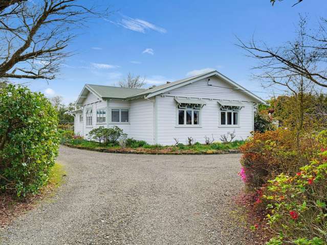 Country charm, Town convenience!