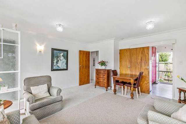 6/8 Counsel Terrace Mount Albert_2