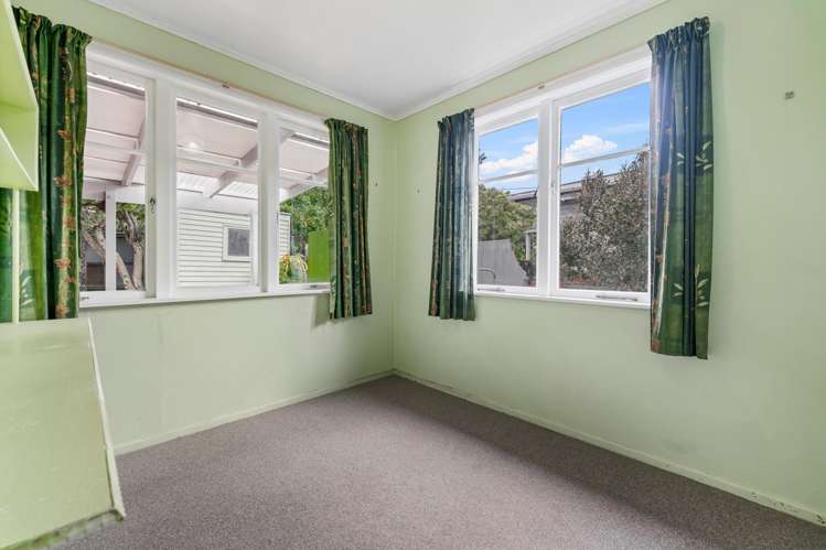 25 Lowtherhurst Road Massey_11