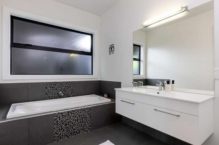 8 Kurapoto Lane Rainbow Point_26