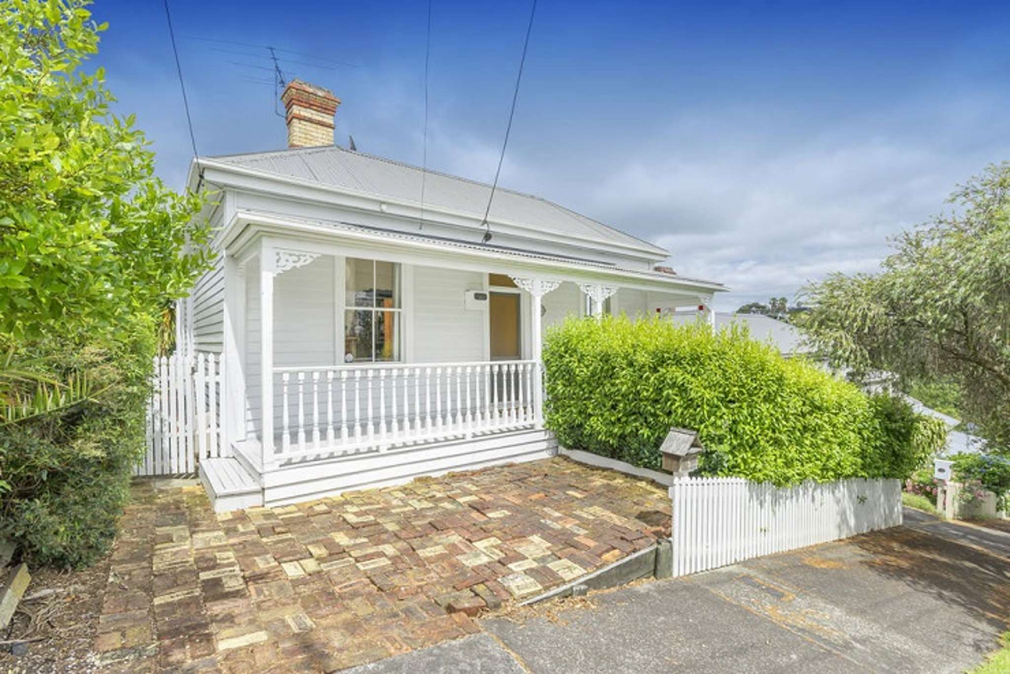 ‘In Level 3 they just go for it’: Villa fetches $2.01m at online auction