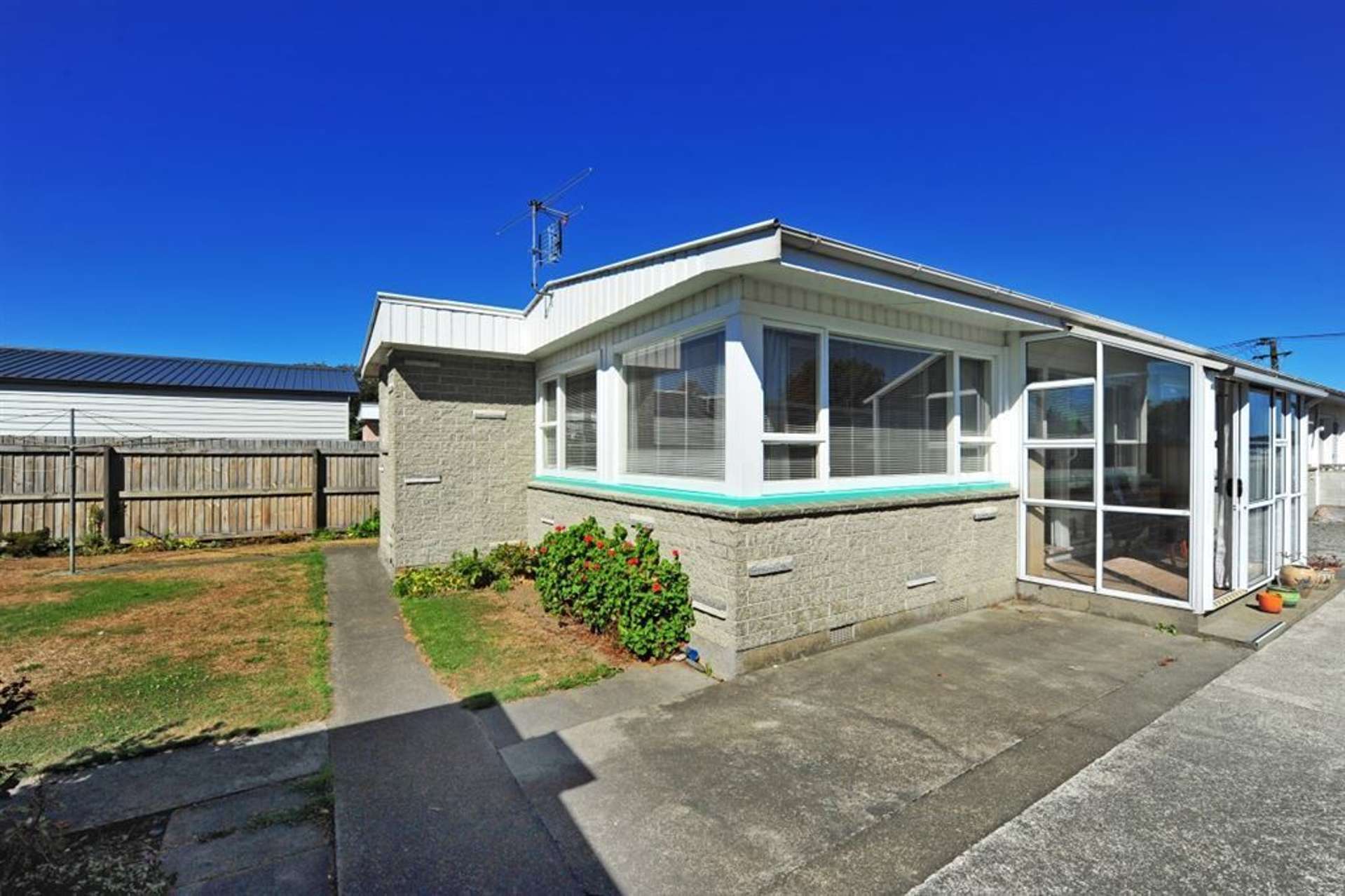 2/23 Prestons Road Redwood_0