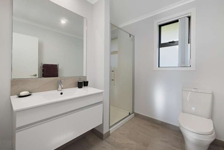 19 Ballintoy Park Drive Welcome Bay_13