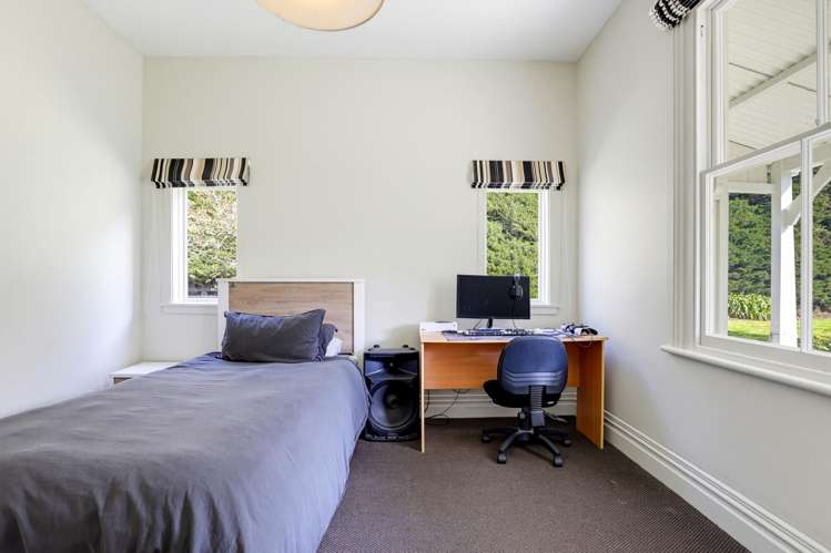 515 Bealey Road Charing Cross_9