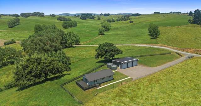 Look No Further - 3 beddy, 3 bay garage + 8,138sqm