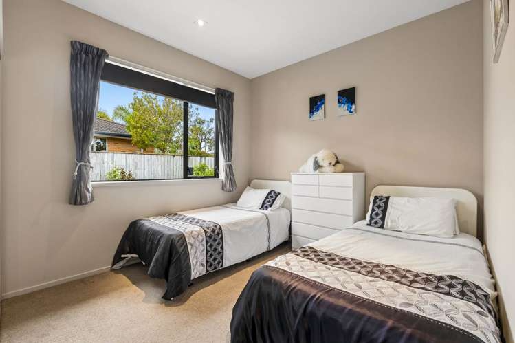 8 Brechin Place Wattle Downs_19