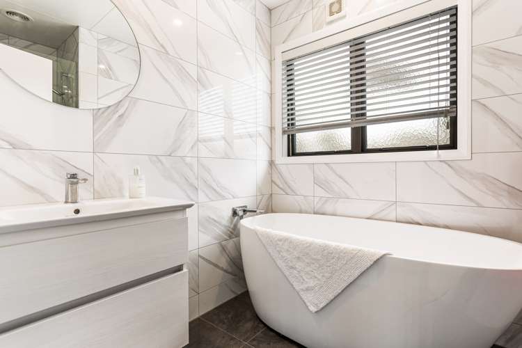 31 Rewarewa Road Te Atatu Peninsula_16