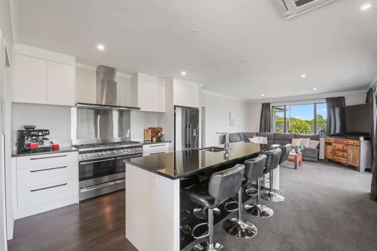 33 Birchwood Avenue Burleigh_1