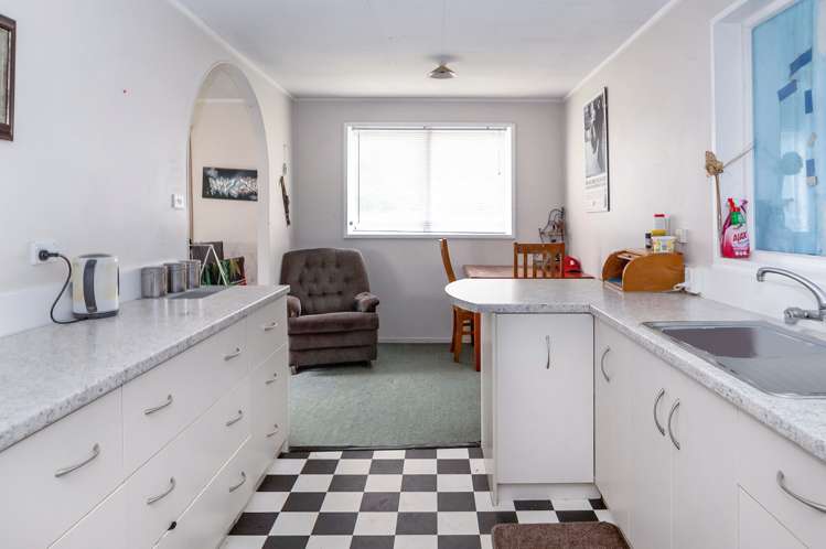 16a Clifton Avenue Carterton_5