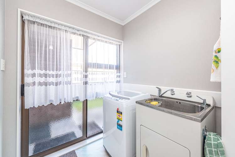 33 Downes Avenue Springvale_19