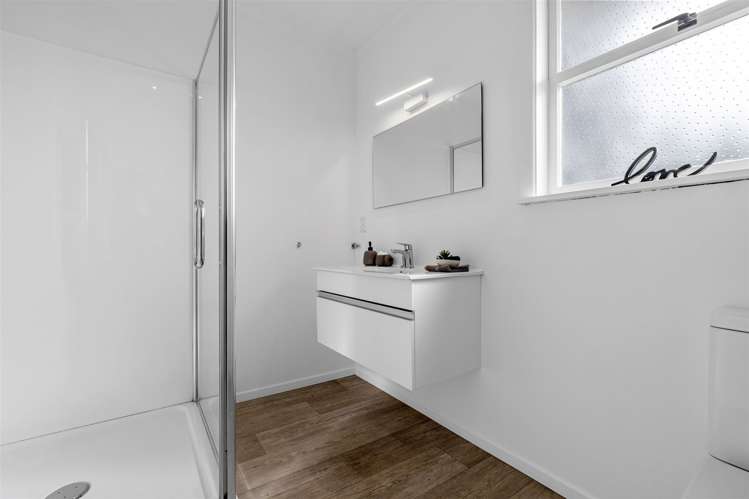 28 Woodford Avenue Brookfield_17