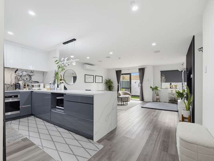 2/7 Gambare Place_1