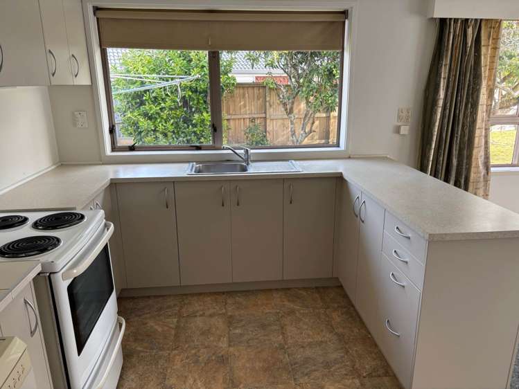 5b Hedge Row Sunnyhills_9