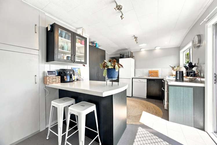 64 Cuffs Road Wainoni_9