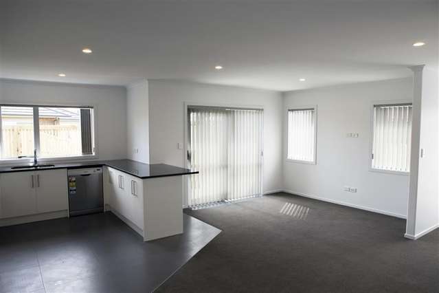 6 Charlotte Crescent Dinsdale_2