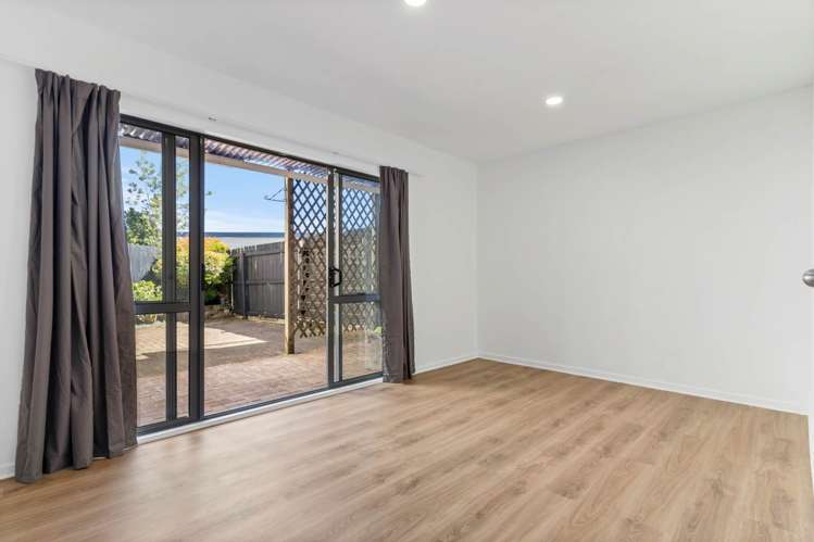 24/14 Ambrico Place New Lynn_13