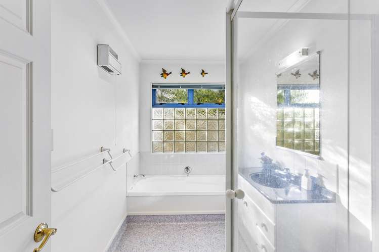 24c The Esplanade Westshore_8