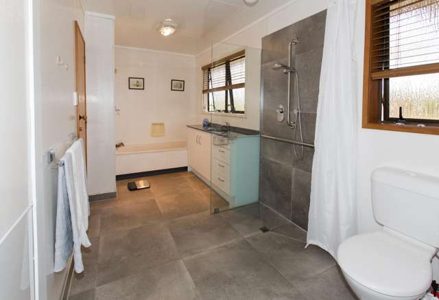 242 Baylys Coast Road Dargaville_4