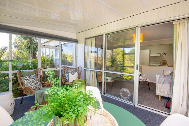 2/32 Eskdale Road Papakowhai_1