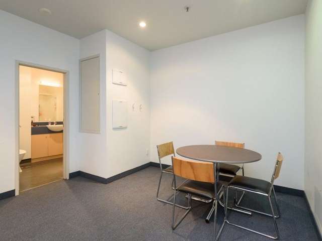 2/27 Hanson Street Mount Cook_4