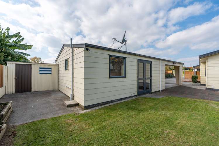 90 Dixon Road Glenview_11