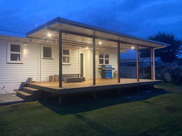 Family home with large deck in handy location!
